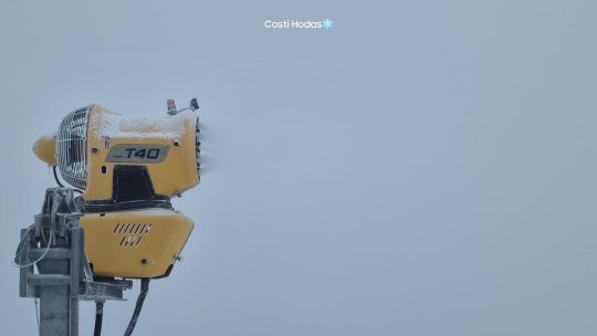 VIDEO Se produce zăpadă artificială în Poiana Brașov