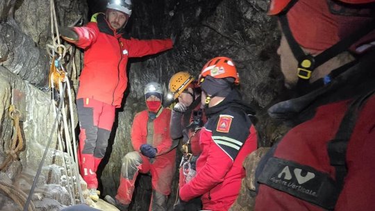 Exercițiu de salvare în Peștera Râșnoavei