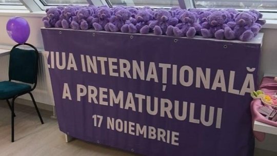 Literele BRAȘOV, de pe Tâmpa, iluminate în culoarea violet