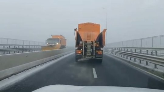 Material antiderapant împrăștiat preventiv de drumarii din Brașov