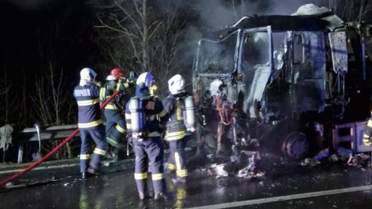 Camion în flăcări pe DN1 | VIDEO