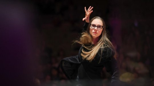 100% Mozart cu Simona Strungaru, solistă și dirijoare alături de Orchestra de Cameră Radio