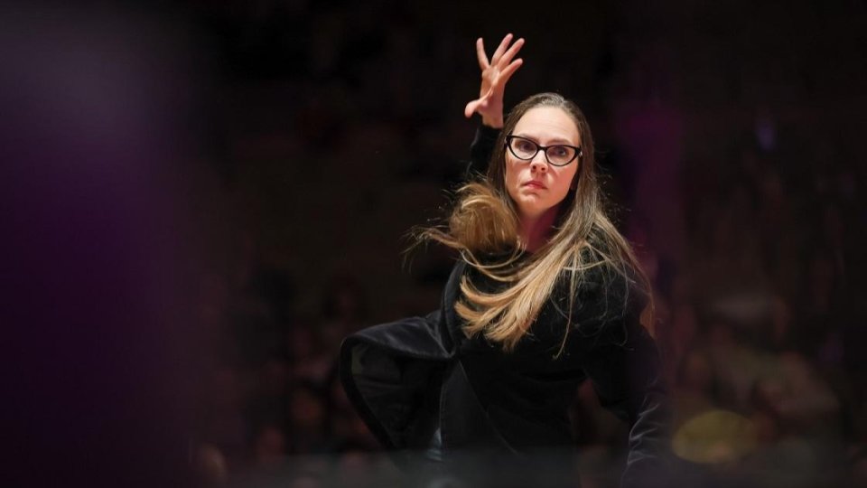 100% Mozart cu Simona Strungaru, solistă și dirijoare alături de Orchestra de Cameră Radio