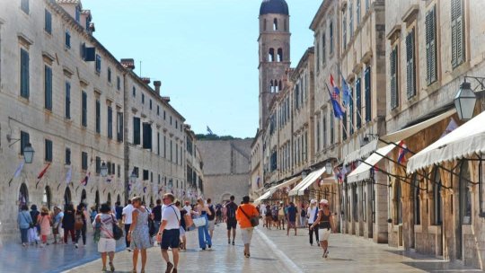 JURNAL DE CĂLĂTORIE. Strada Stradun, artera creată prin aruncarea pământului în mare