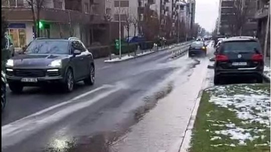 Avarie la o conductă a Companiei Apa, pe str. Ștefan Baciu