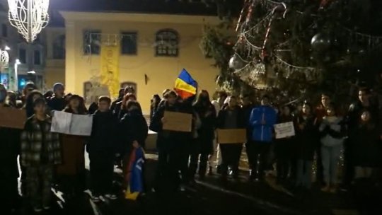 VIDEO Aproape 200 de brașoveni au protestat împotriva lui Călin Georgescu
