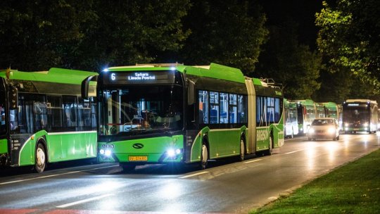Mai multe autobuze vor circula în oraș, vineri, la aprinderea iluminatului festiv