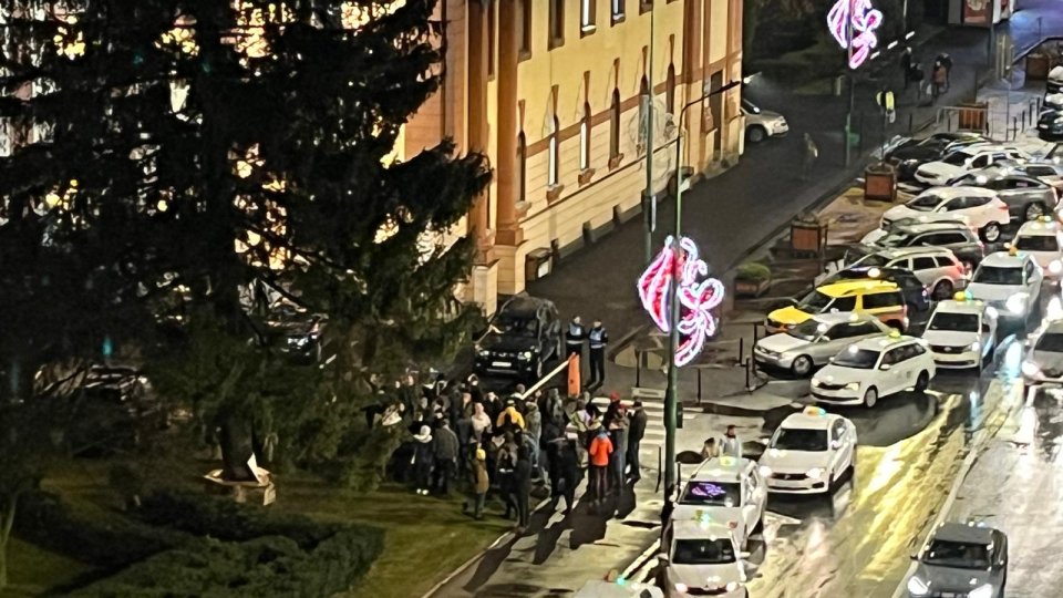 Protest în fața Prefecturii Brașov