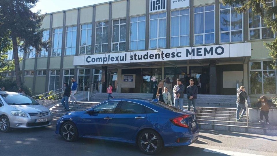 Cetățenii moldoveni, așteptați azi la urne