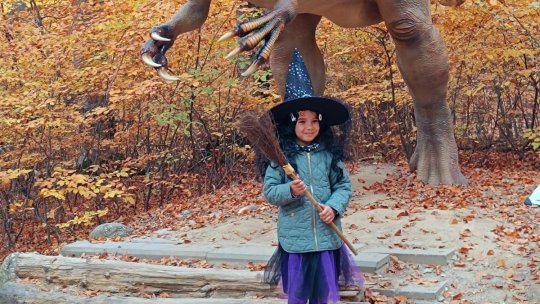 Halloween printre dinozauri!