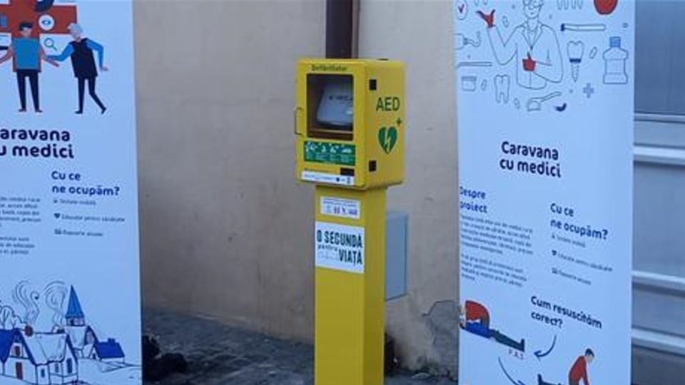 Cine se poate folosi de defibrilatoarele externe din oraș