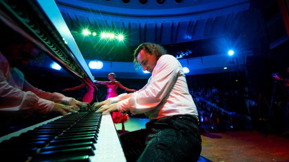 Pianistul Bogdan Ota, invitat la Radio România Brașov
