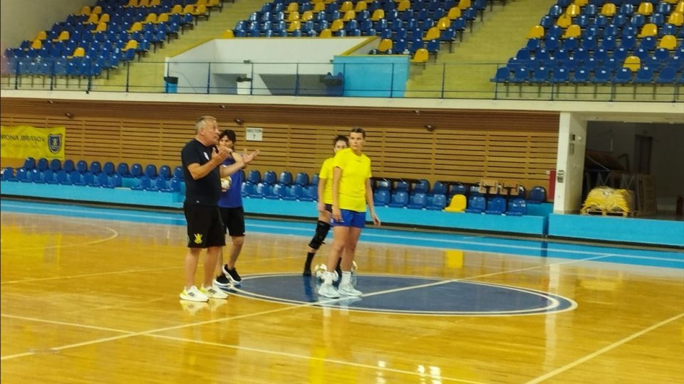 Handbal feminin: Bogdan Burcea, antrenor Corona Brașov: "Nu ne gândim la titlu"