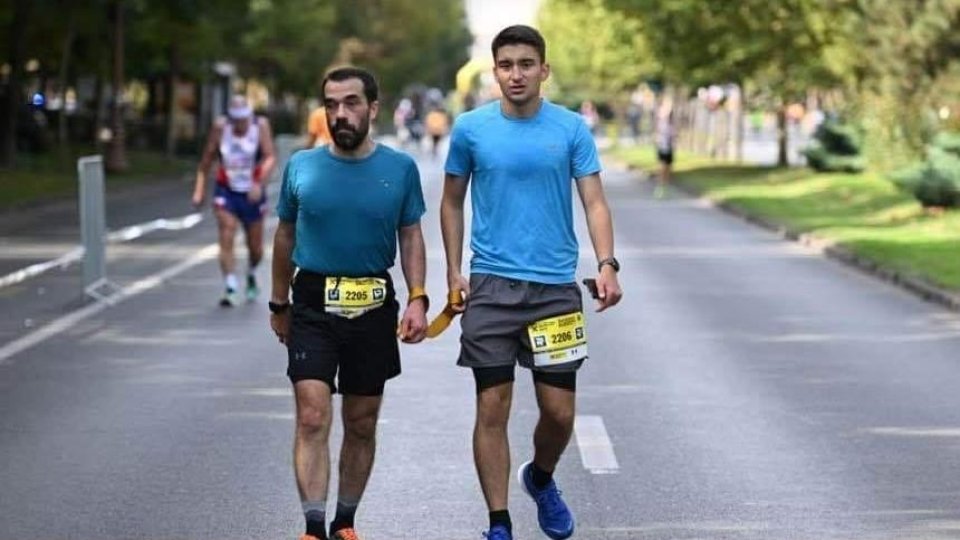 Urcă pe munte și susține hărțile tactile, utile pentru nevăzători!