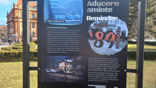 Expoziție despre Revoluția din 1989, la troița din fața Prefecturii