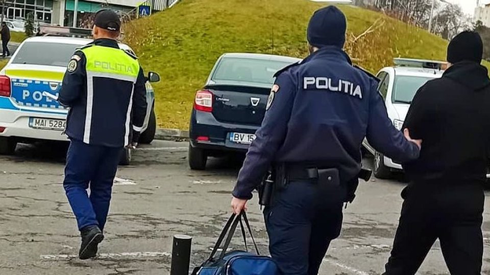 Arestat după ce a furat portofelul unei femei, în Gara Brașov