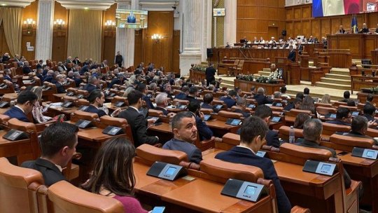 Deputații și senatorii depun jurământul de credință