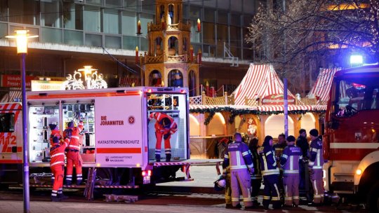 Între 60 şi 80 de persoane, rănite după ce o maşină a intrat în mulţime la un târg de Crăciun din Germania