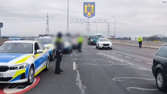 Un conducător auto băut șofa cu o viteză uluitoare pe străzile din Brașov