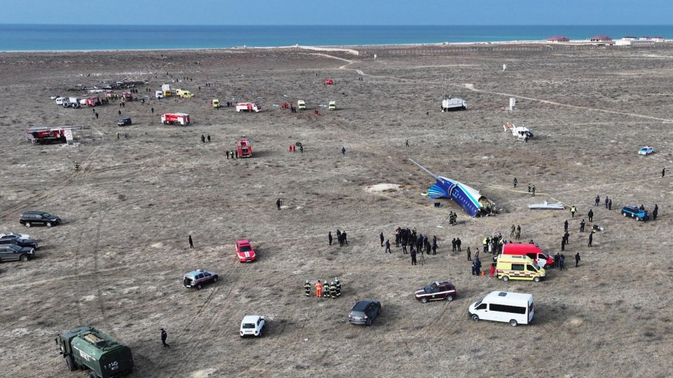 Rusia susţine că aeronava Azerbaijan Airlines prăbuşită îşi modificase ruta