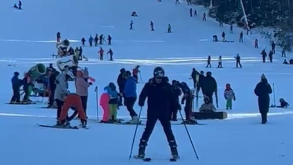 VIDEO Se schiază în condiții foarte bune în Poiana Brașov. Recomandările salvamontiștilor!