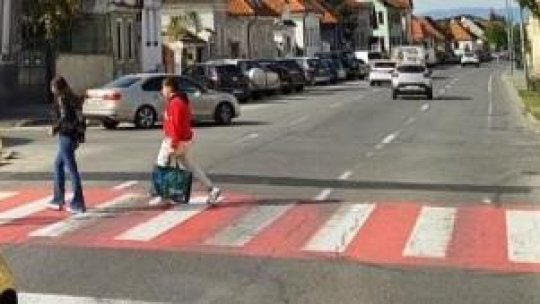 Trecerile de pietoni din apropierea sensurilor giratorii vor fi mutate