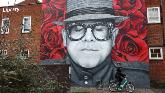 Elton John a dezvăluit că și-a pierdut vederea