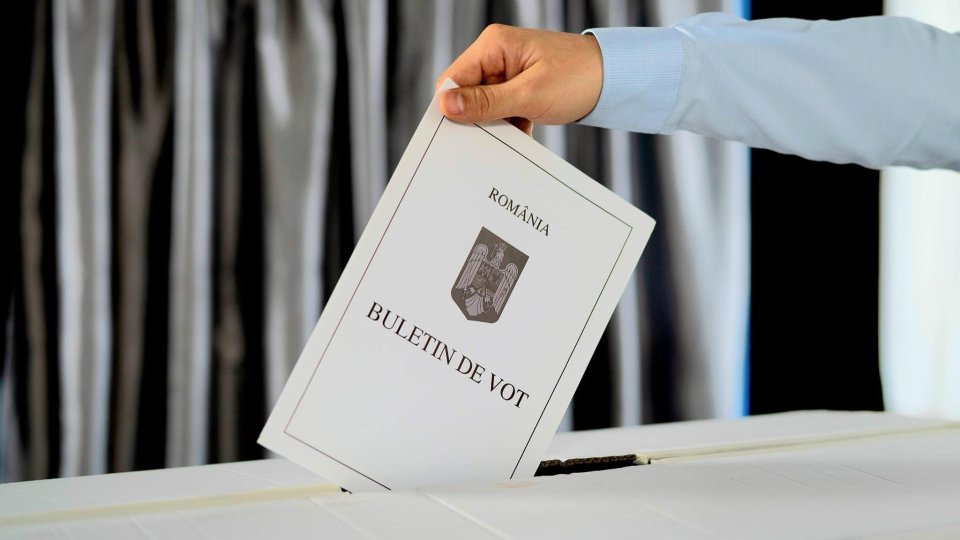 Turul al doilea al alegerilor prezidenţiale este programat duminică, 8 decembrie