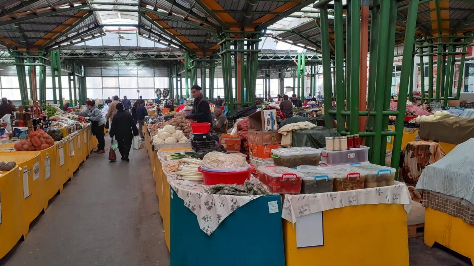 Agitație în piețele din Brașov, în ultima zi din an