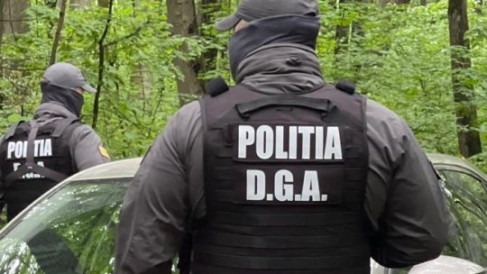 Persoane prinse în flagrant în urma unui denunţ formulat de un agent de poliţie din cadrul IPJ Brașov