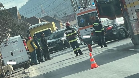 Accident rutier la Săcele. O persoană rănită și cinci mașini avariate