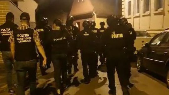 Trei tineri acuzați de furt, distrugere și tâlhărie au fost arestați