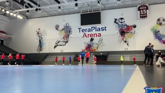 Handbalistele Coronei joacă mâine în deplasare contra Gloria Bistrița