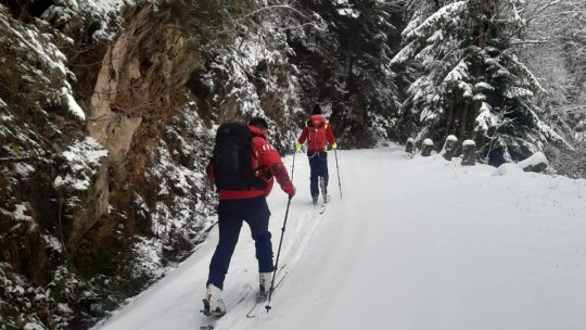 Vreți să urcați pe munte? Informați-vă despre starea traseului și folosiți echipamentul adecvat