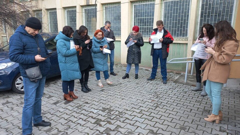 Salariaţii agenţiilor pentru IMM-uri continuă protestele