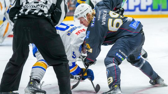 Corona Brașov - Akademia Budapesta, la Patinoarul Olimpic