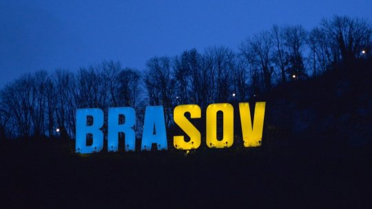 Literele de pe Tâmpa, în galben și albastru