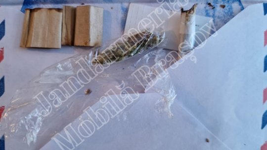 Un bărbat care ar fi încercat să comercializeze substanțe interzise în centrul Brașovului a fost prins de jandarmi