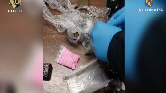 Tânăr arestat preventiv pentru trafic de droguri și conducere sub influența substanțelor psihoactive