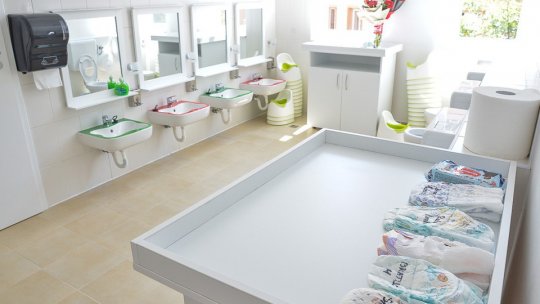 Creșa 10 din Tractorul, în continuare cu lacătul pe ușă