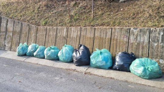 Prima topire a zăpezii, primele gunoaie ieșite la iveală, primele acțiuni de igienizare