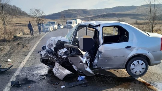 Accident pe DN13. 3 victime inconștiente, încarcerate