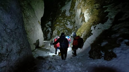 O femeie a fost salvată contracronometru din Munții Piatra Craiului