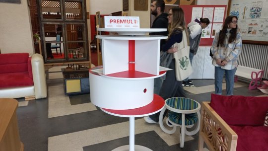 Expoziție studențească, organizată de Facultatea de Design de Mobilier și Inginerie a Lemnului