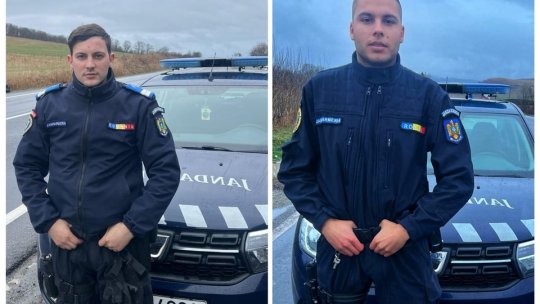 Martori la producerea unui accident, doi jandarmi au sărit în ajutorul victimelor