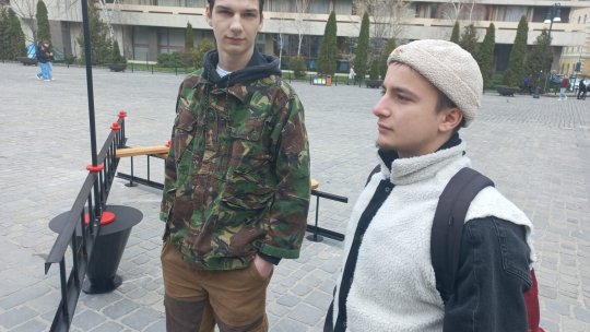 Mobilier urban realizat de adolescenți