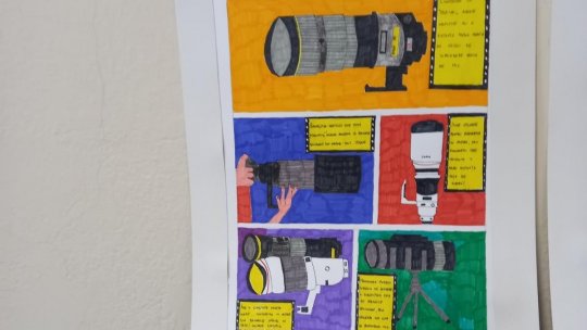 Obiective foto, într-o expoziție de benzi desenate, la Biblioteca Județeană „George Barițiu”