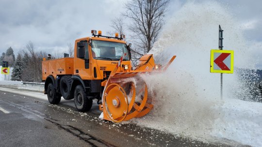 Se circulă în condiții de iarnă pe drumurile de munte
