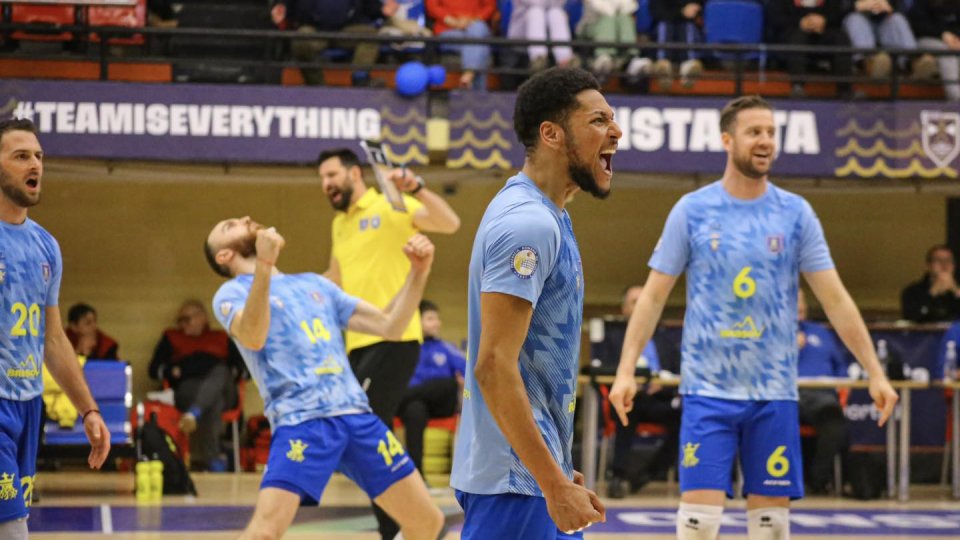 Începe playoff-ul în campionatele de volei