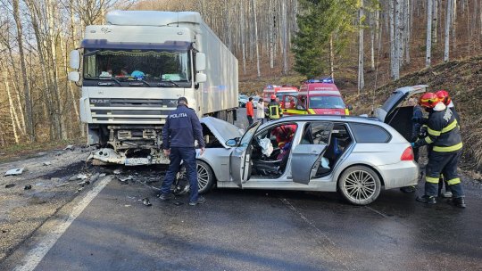 Grav accident rutier la Babarunca. Traficul este blocat